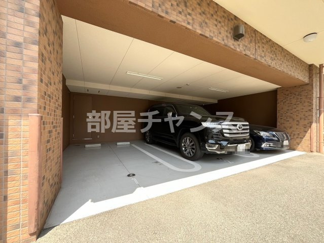 プレサンス鶴舞公園WESTの駐車場