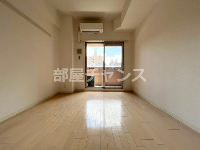 プレサンス鶴舞公園WESTの居間・リビング