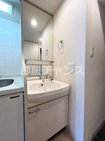 プレサンス鶴舞公園WESTの洗面所