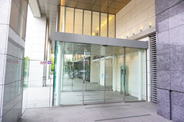 クレヴィアタワー中之島のエントランス