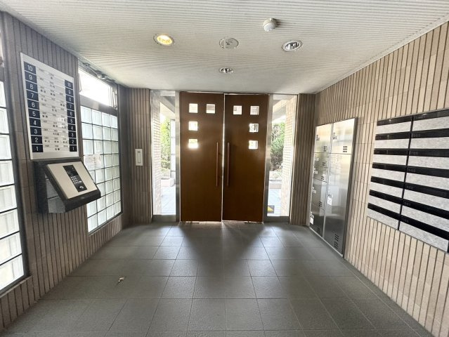ヴィルヌーブ河原町のエントランス