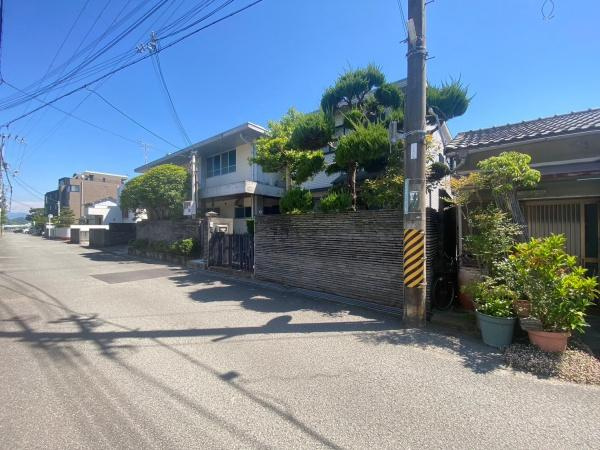 和歌山市和歌浦南３丁目　中古戸建の前面道路含む現地写真