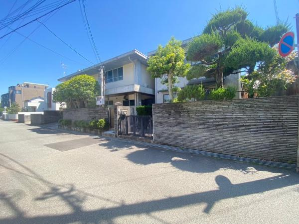 和歌山市和歌浦南３丁目　中古戸建の前面道路含む現地写真