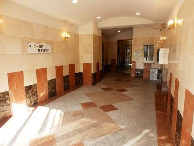 ビレイユ真英河原町の駐車場|エントランス