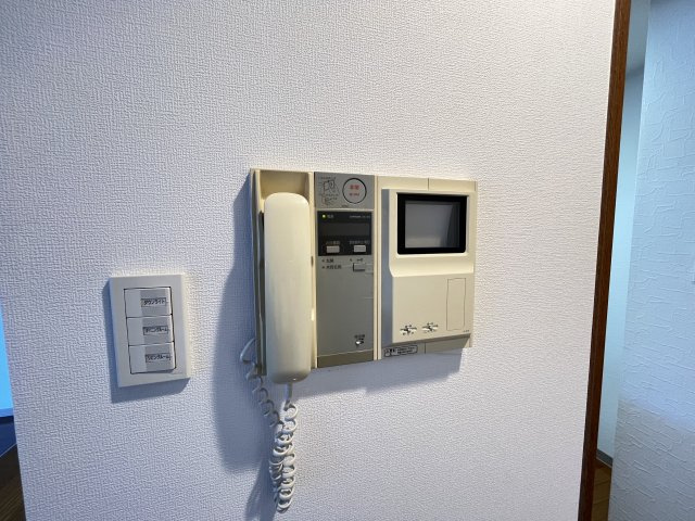 ★安心のモニター付きインターホン★