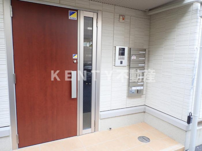 【エントランス】 | ヴィラ・オキネ | 落ち着いたエントランスです