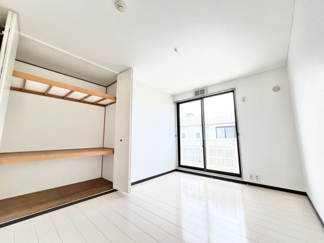 ユーロアベニュー四街道Fの洋室