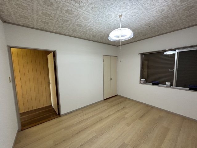 自由ヶ丘住宅の内装|２階洋室