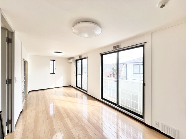 ユーロアベニュー四街道Gの居間・リビング|※別部屋参考写真