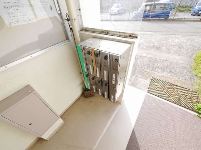 高倉台1団地3号棟のエントランス
