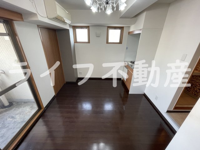 アロンディール新深江の洋室|落ち着いた色調の洋室です