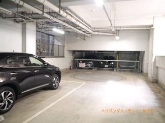 【駐車場】