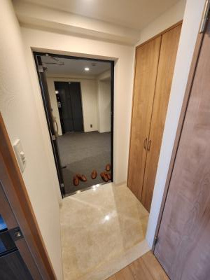 二条城東レジデンスの玄関