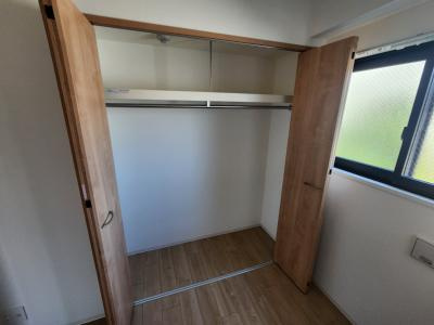 二条城東レジデンスの収納|洋室5帖クローゼット