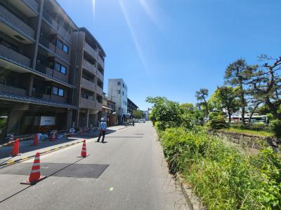 二条城東レジデンスの周辺|前面道路