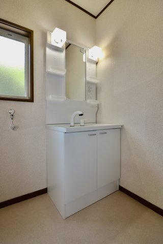 足利市五十部町の中古一戸建の独立洗面台