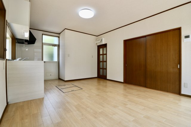 足利市五十部町の中古一戸建の居間・リビング