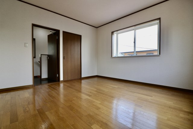 足利市五十部町の中古一戸建の洋室