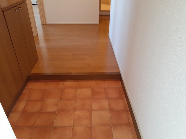 アーバンサクライＣ棟の玄関