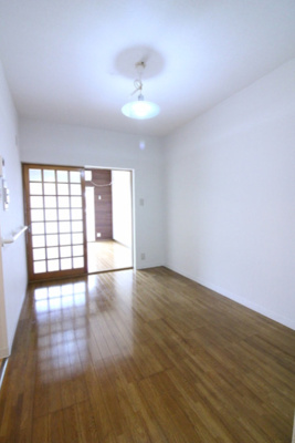 【居間・リビング】 | シャロム国分 | 居間です