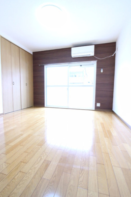 【寝室】 | シャロム国分 | 広くて明るい寝室