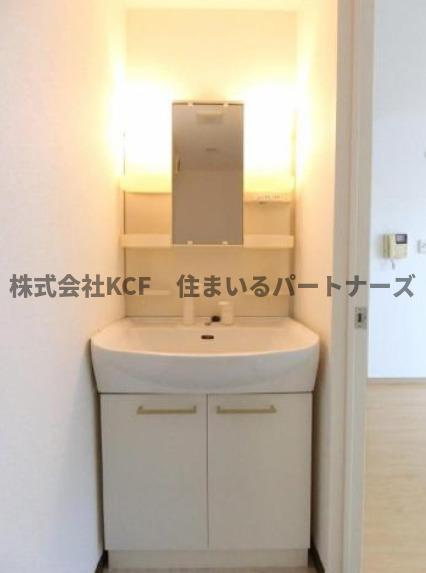 ラビーナ櫛原の洗面所|ゆったりとスペースのある洗面所