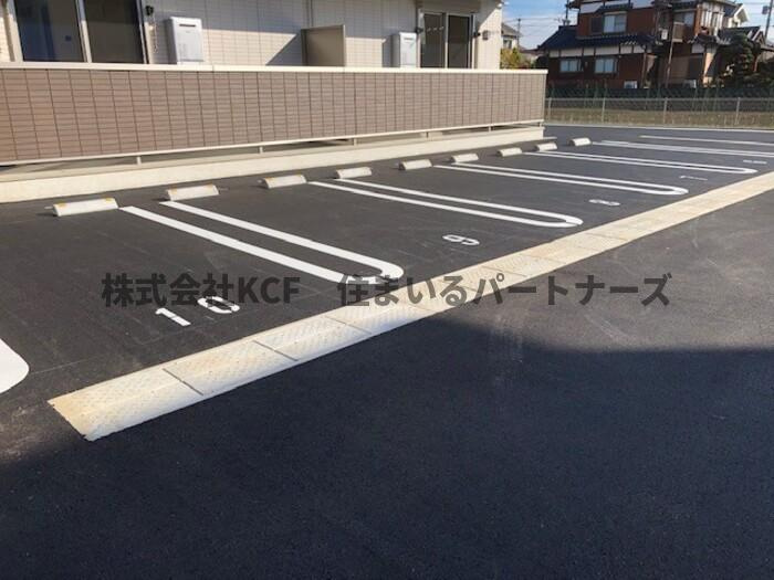 エスポワール合川Aの駐車場|駐車場があるので、車を買う予定の方も安心です