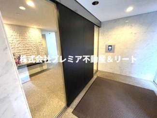 【エントランス】 | ゆとりのあるエントランスです