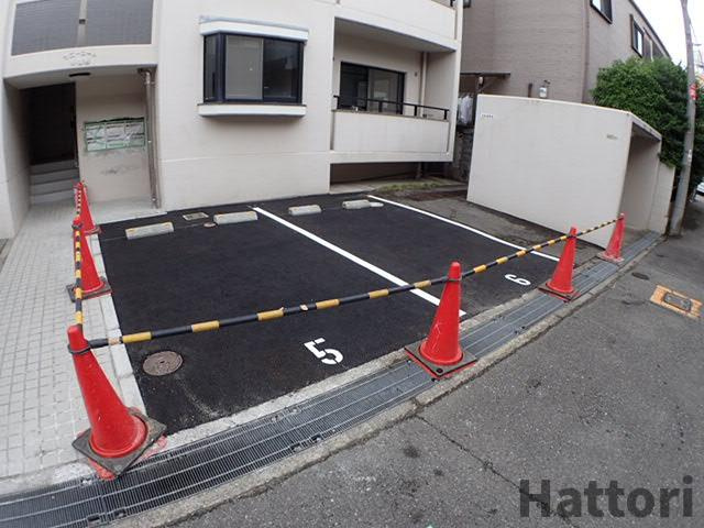 サニーコート小曽根の駐車場