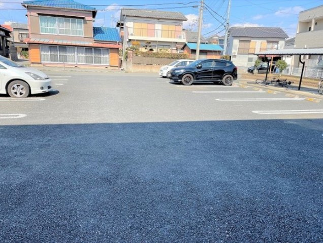 レオネクスト善の駐車場