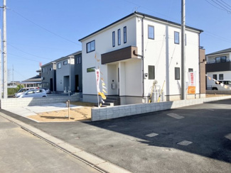 【前面道路含む現地写真】