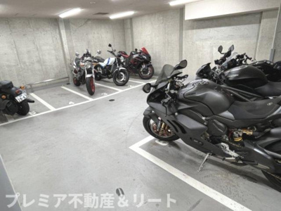 【その他共用部分】 | プライムアーバン新宿夏目坂タワーレジデンス | バイク置き場があります