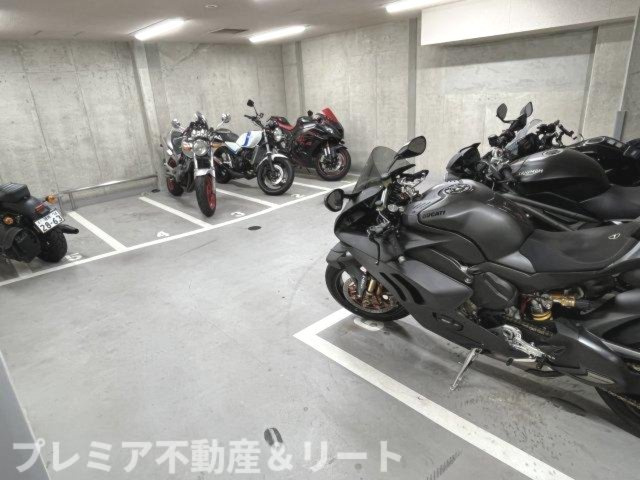 【その他共用部分】 | プライムアーバン新宿夏目坂タワーレジデンス | バイク置き場があります