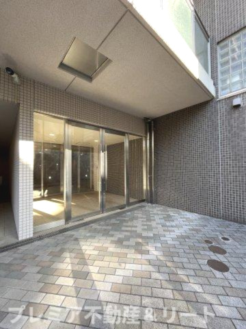 【エントランス】 | プライムアーバン新宿夏目坂タワーレジデンス | サブエントランスです