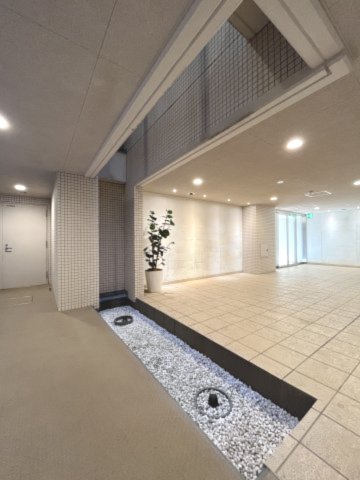 【ロビー】 | プライムアーバン新宿夏目坂タワーレジデンス | サブエントランスのロビーです