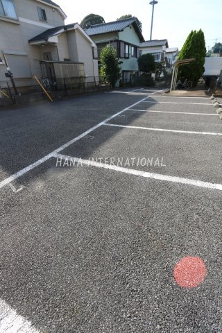 レオパレスＷｉｎｓの駐車場