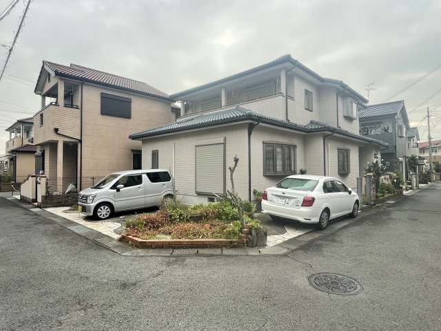 泉佐野市日根野　中古戸建の外観|東南角地で日当り風通し良好です♪　開発された静かな落ち着いた住宅地です♪
