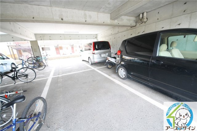 協栄王塚台マンションの駐車場