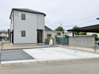 【前面道路含む現地写真】