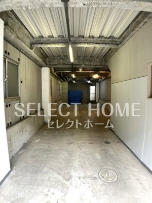 【駐車場】 | 明大寺本町ガレージハウス | 車をお持ちの方に嬉しい駐車場付きの物件です