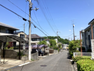 【前面道路含む現地写真】 | 大津市仰木の里7丁目23-6　中古戸建 | 南側前面道路