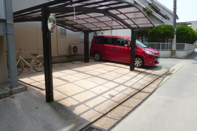 ヴィラージュⅡの駐車場|駐車場完備です