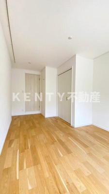 【寝室】 | P​i​a​n​o​ ​V​i​l​l​a​ ​東寺尾 | 開放的な寝室です