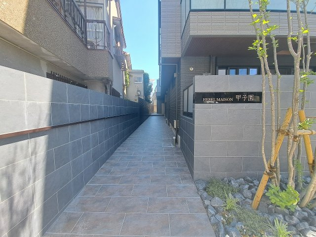 HEBEL MAISON 甲子園のエントランス