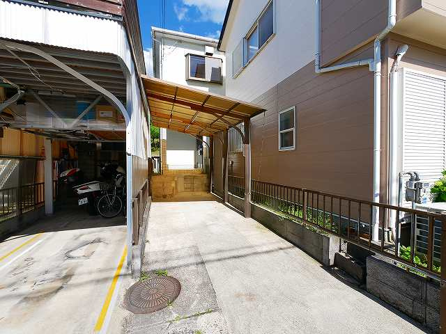 白毫寺町戸建の駐車場|カースペースがあります