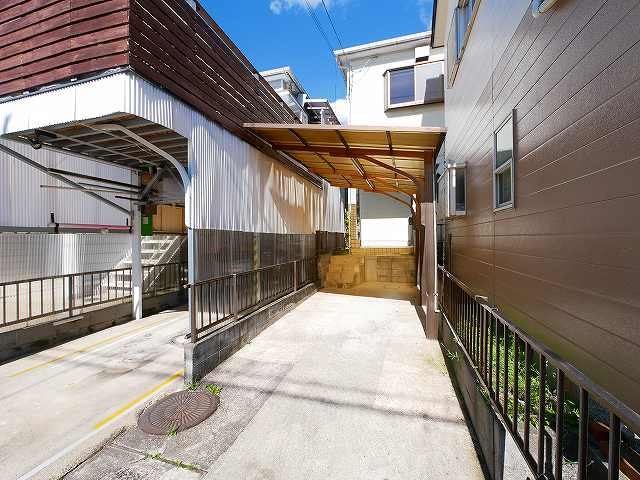 白毫寺町戸建の駐車場|駐車スペースもあります