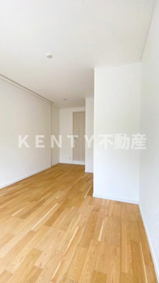 【洋室】 | P​i​a​n​o​ ​V​i​l​l​a​ ​東寺尾 | 広々とした洋室です