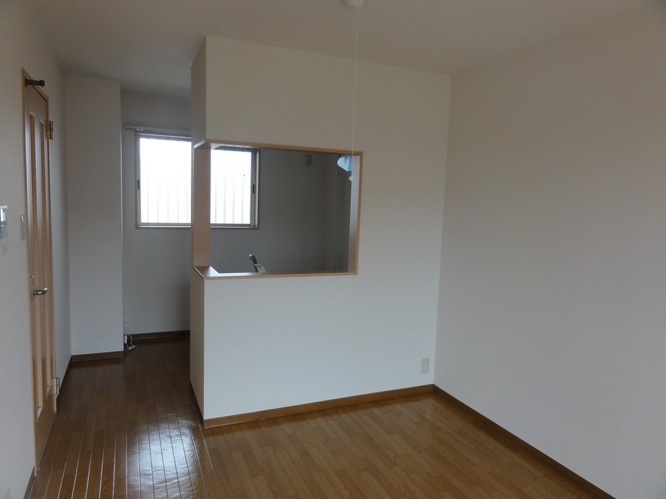 ラフォーレ2号館の居間・リビング|こちらの居間で趣味の時間をお楽しみください