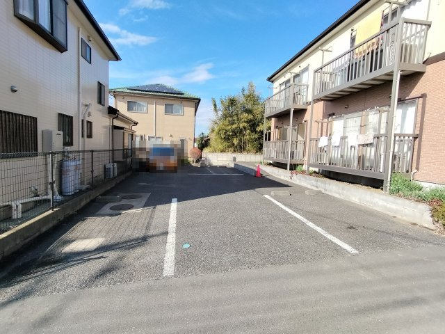 ソレジオ幸子二番館の駐車場