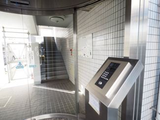 【エントランス】